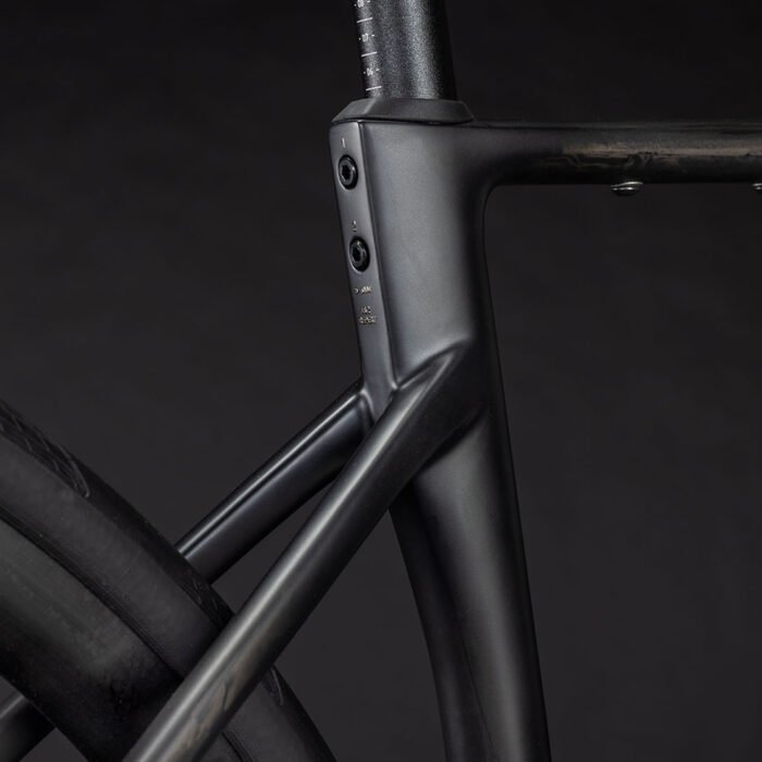 cube-125500-20161875-attain-c62-race-blackline-7.jpg